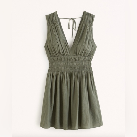 Abercrombie & Fitch Dresses & Skirts - Abercrombie & Fitch Smocked Plunge Crinkle Women’s Sleeveless Mini Dress Size S